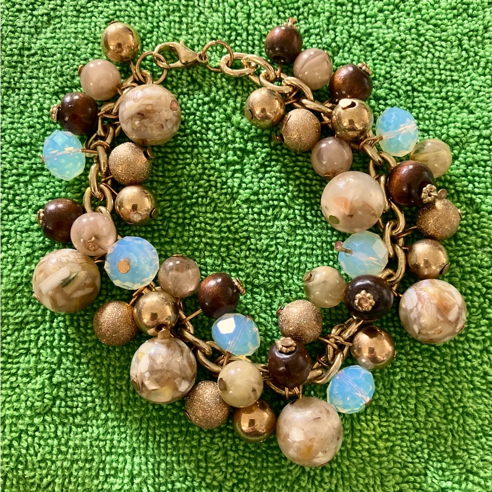 AMAZING COLOR AND ADDED LENGTH! OVER 9 INCHES LONG. PRE-LOVED BRACELET GOLD TONE